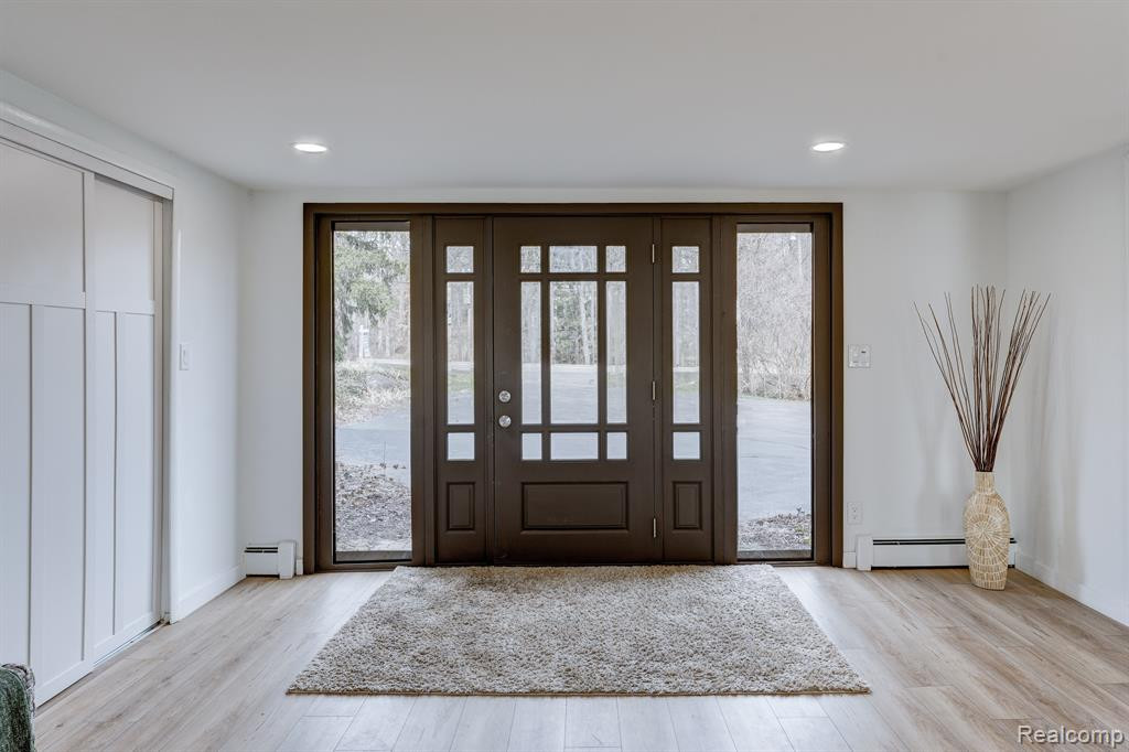 4851 COMMERCE Road, Orchard Lake Village, MI 48324 — Photo 6