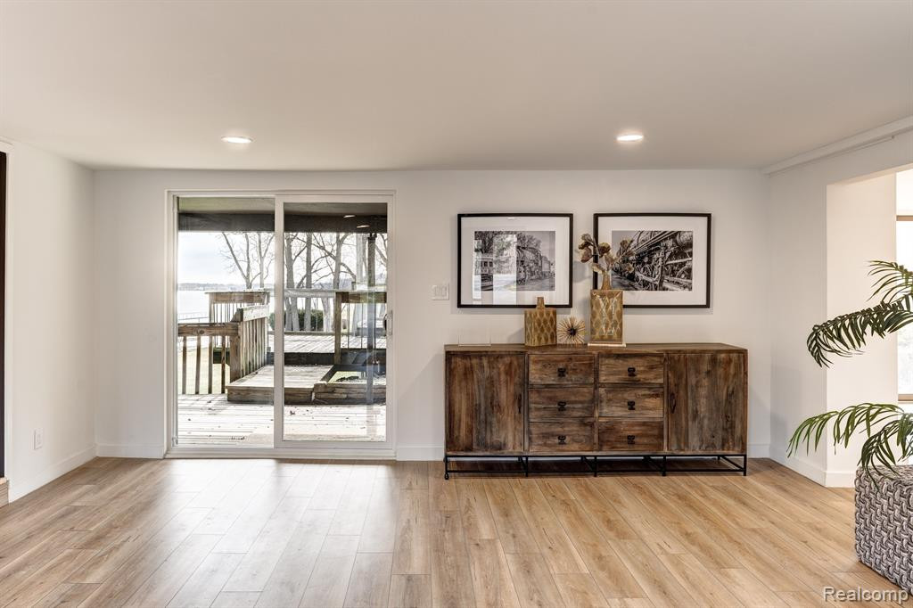 4851 COMMERCE Road, Orchard Lake Village, MI 48324 — Photo 14