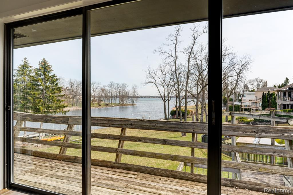 4851 COMMERCE Road, Orchard Lake Village, MI 48324 — Photo 17