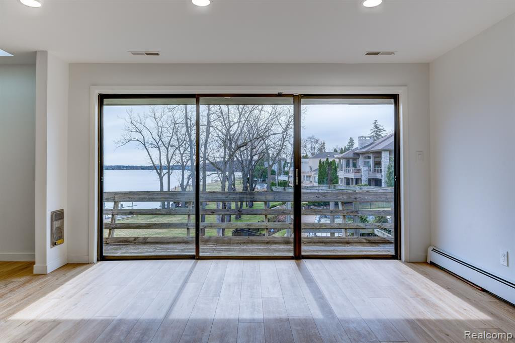4851 COMMERCE Road, Orchard Lake Village, MI 48324 — Photo 29