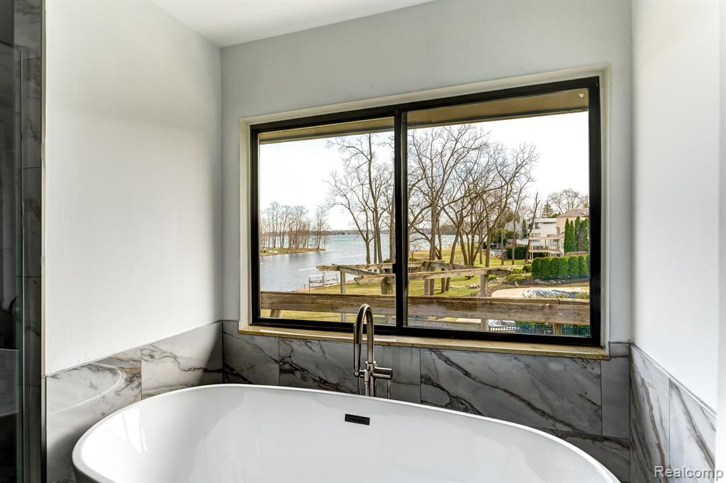 4851 COMMERCE Road, Orchard Lake Village, MI 48324 — Photo 35
