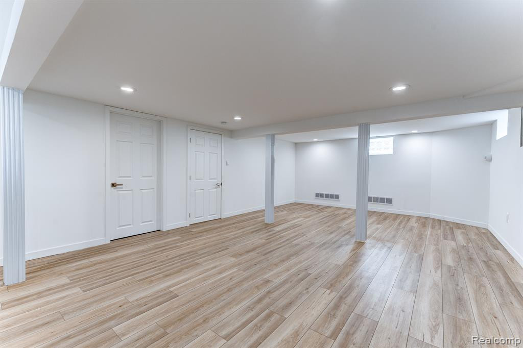 4851 COMMERCE Road, Orchard Lake Village, MI 48324 — Photo 44