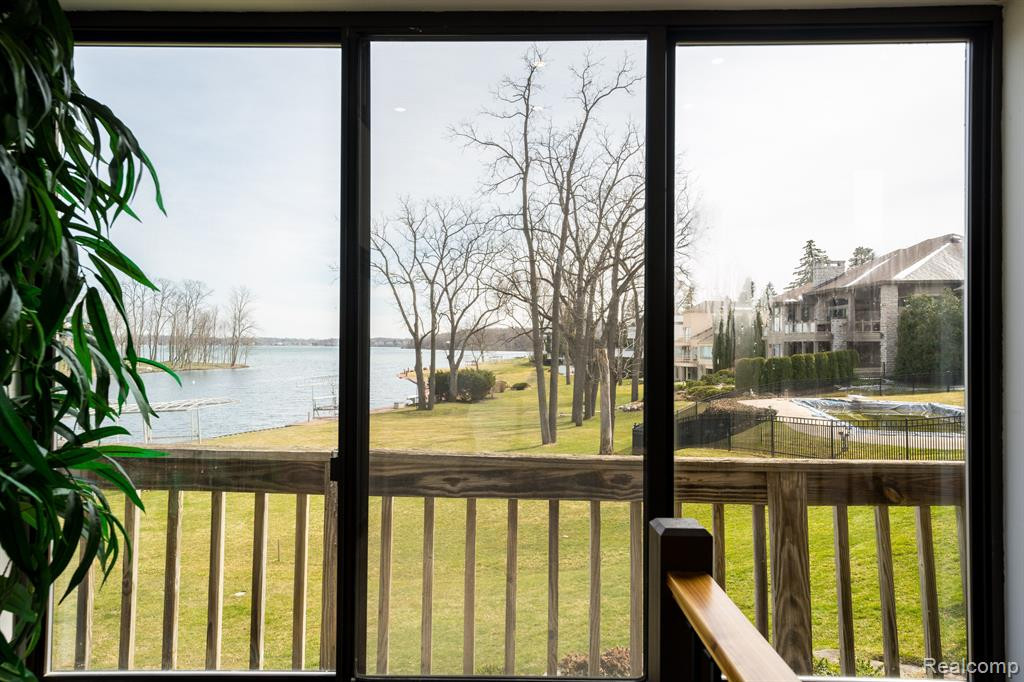 4851 COMMERCE Road, Orchard Lake Village, MI 48324 — Photo 47