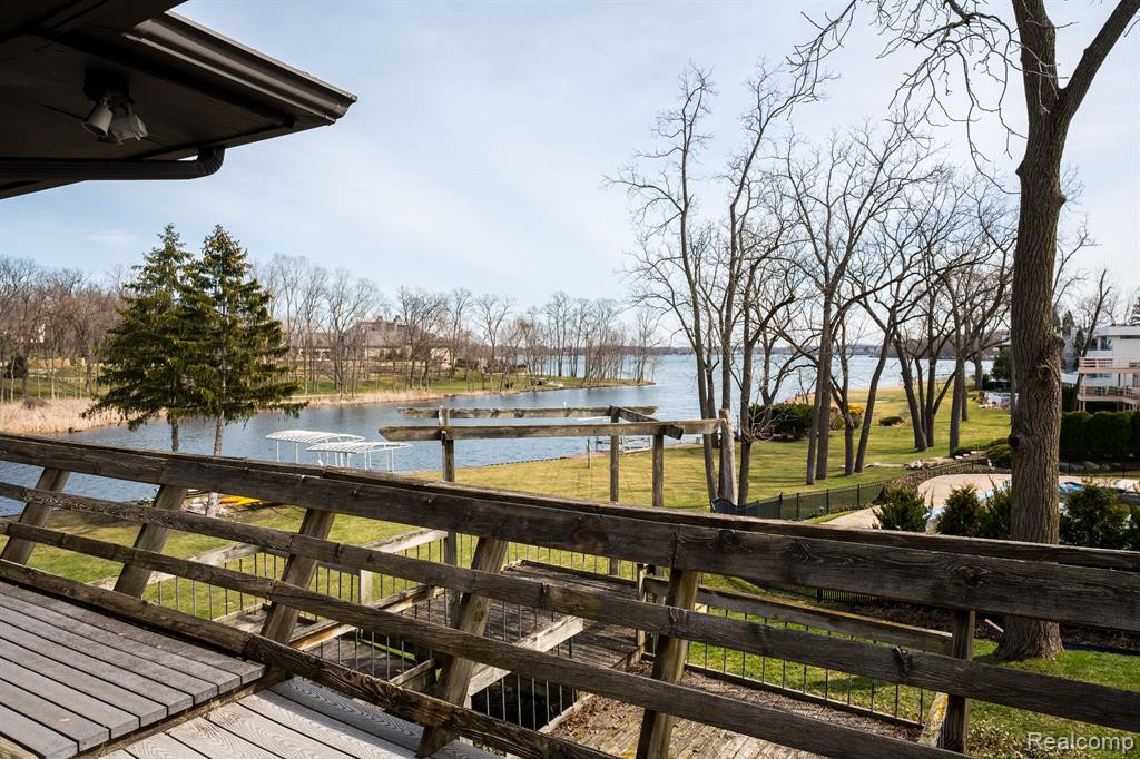 4851 COMMERCE Road, Orchard Lake Village, MI 48324 — Photo 48