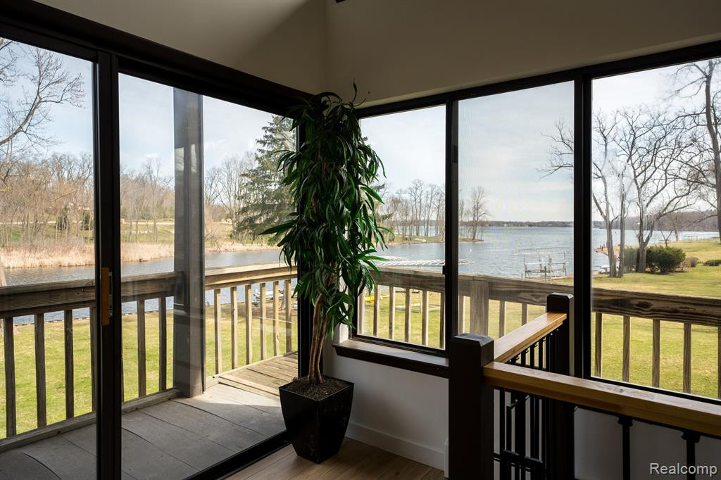 4851 COMMERCE Road, Orchard Lake Village, MI 48324 — Photo 50