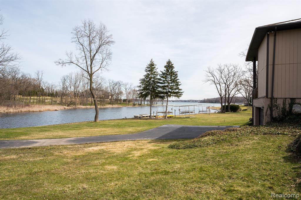 4851 COMMERCE Road, Orchard Lake Village, MI 48324 — Photo 52