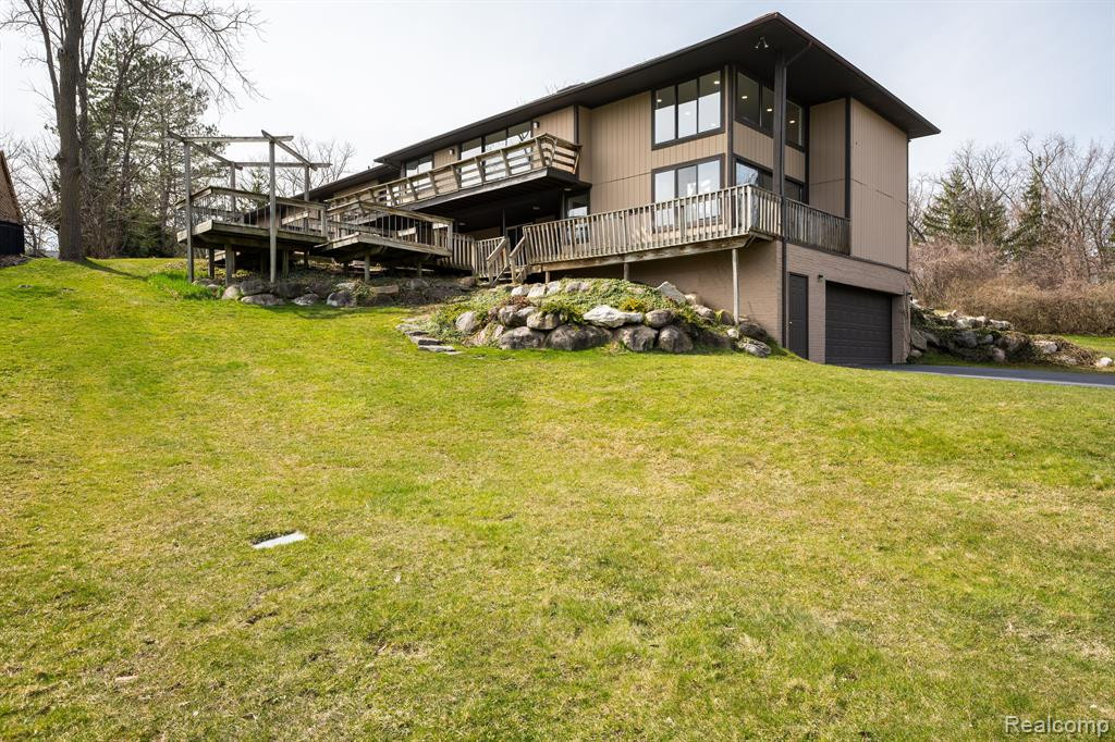 4851 COMMERCE Road, Orchard Lake Village, MI 48324 — Photo 55