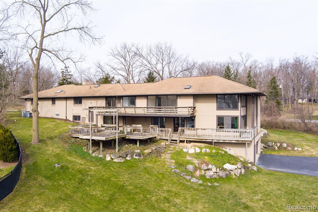 4851 COMMERCE Road, Orchard Lake Village, MI 48324 — Photo 57