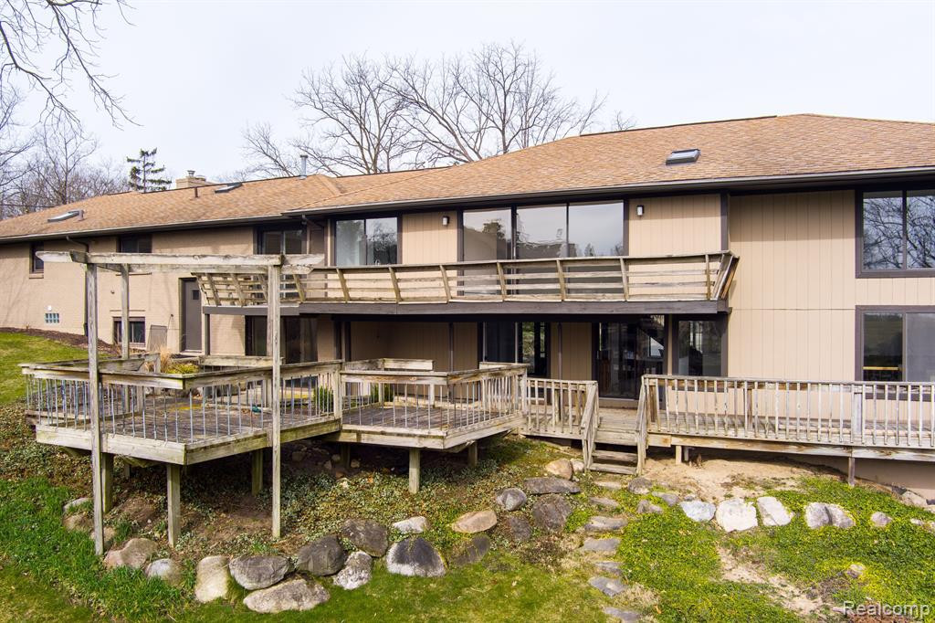 4851 COMMERCE Road, Orchard Lake Village, MI 48324 — Photo 58