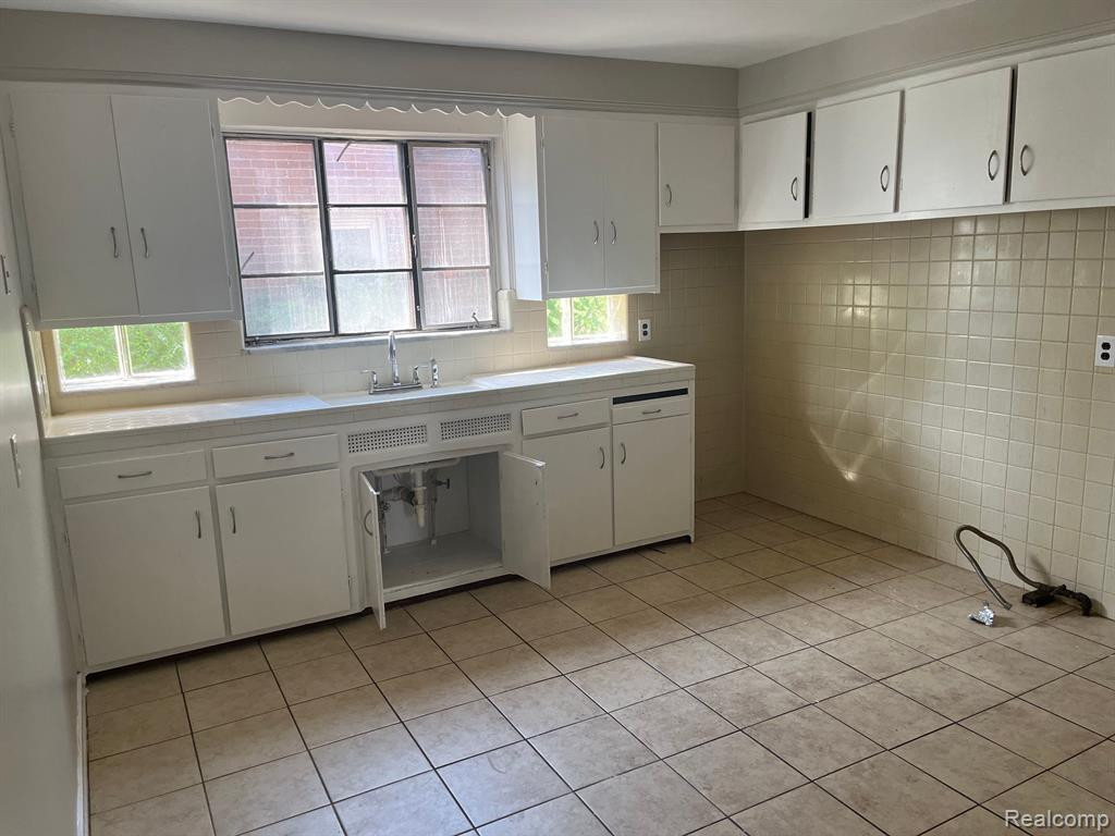 8101 INDIANA Street, Detroit, MI 48204 — Photo 12