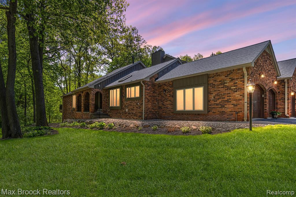 4037 HIDDEN WOODS Drive, Bloomfield Hills, MI 48301 — front exterior