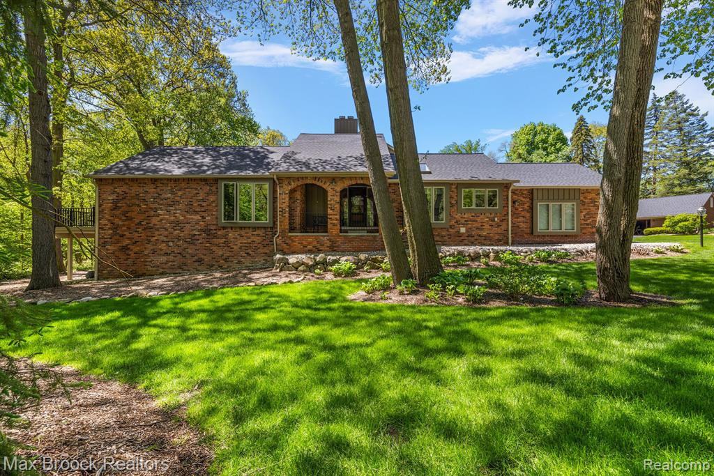 4037 HIDDEN WOODS Drive, Bloomfield Hills, MI 48301 — Photo 2