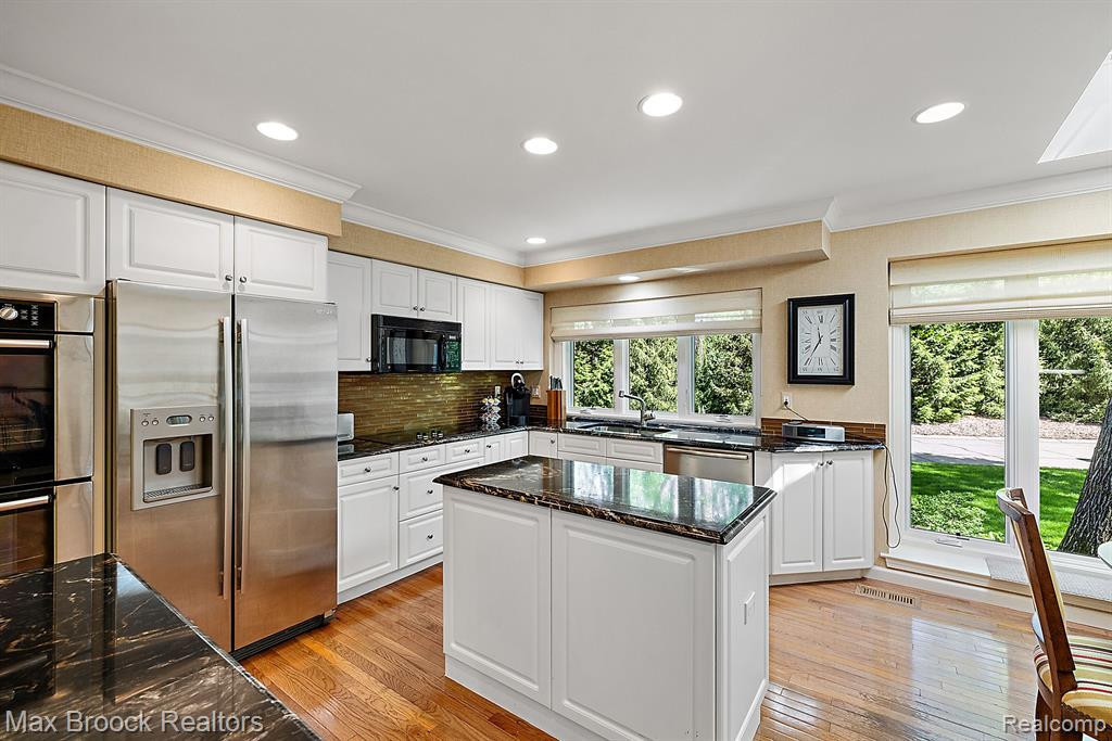 4037 HIDDEN WOODS Drive, Bloomfield Hills, MI 48301 — Photo 4