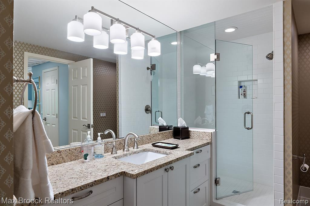 4037 HIDDEN WOODS Drive, Bloomfield Hills, MI 48301 — Photo 28