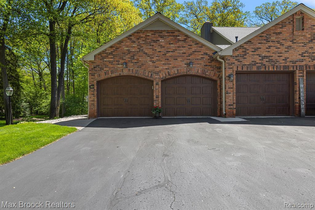 4037 HIDDEN WOODS Drive, Bloomfield Hills, MI 48301 — Photo 29