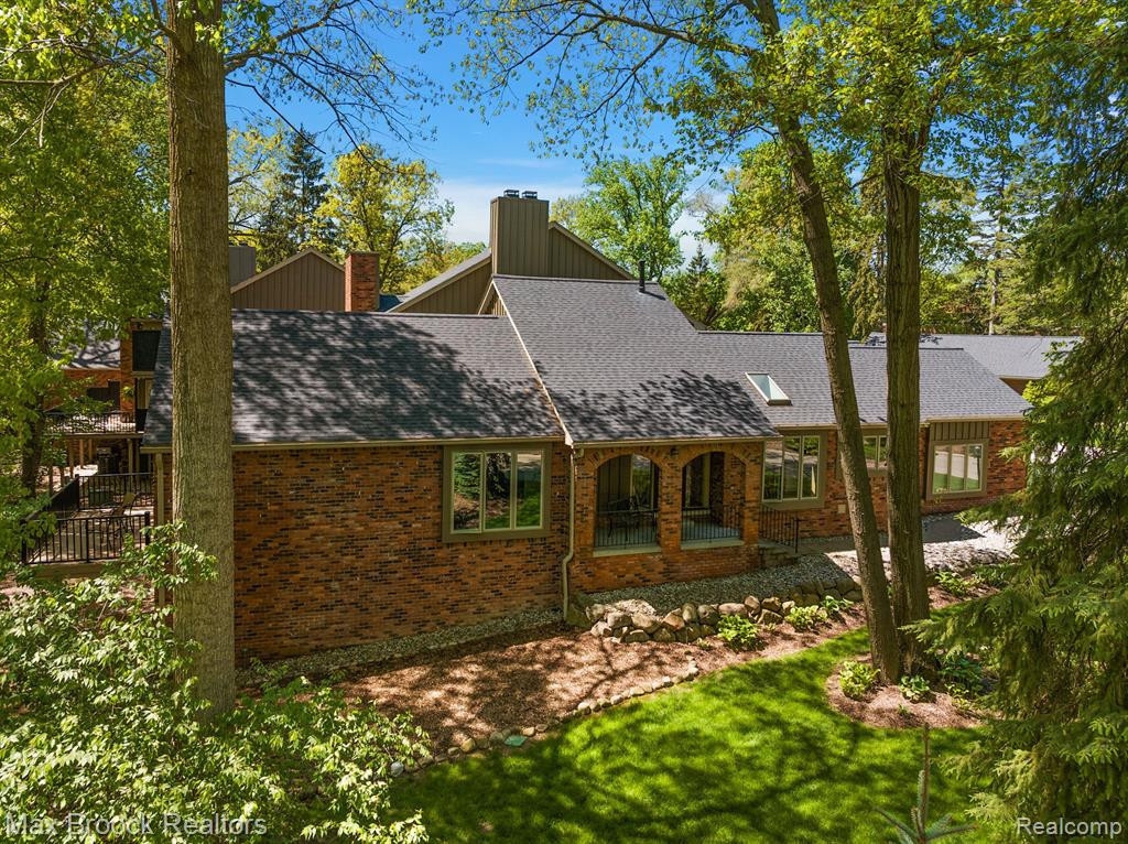 4037 HIDDEN WOODS Drive, Bloomfield Hills, MI 48301 — Photo 30