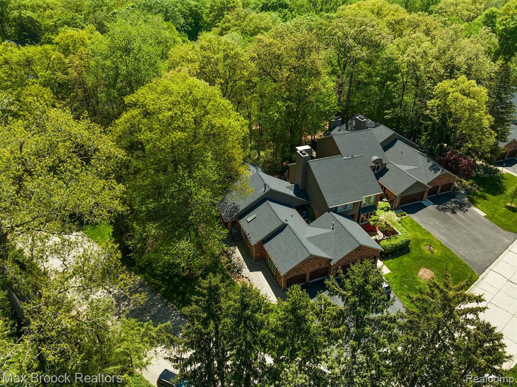 4037 HIDDEN WOODS Drive, Bloomfield Hills, MI 48301 — Photo 35