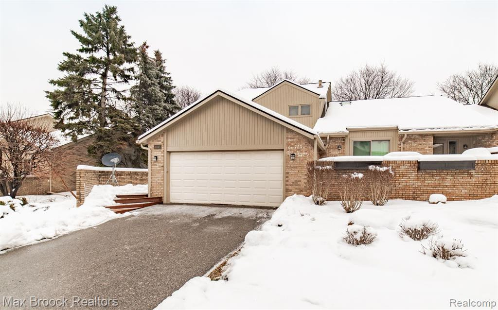 4045 FOXPOINTE Drive, West Bloomfield, MI 48323 — front exterior