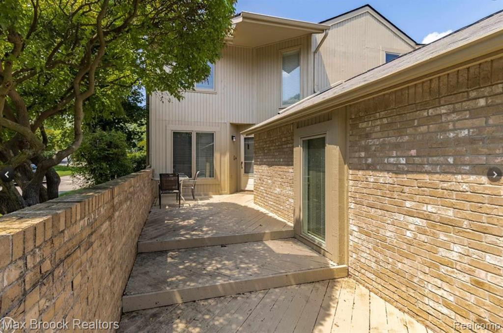 4045 FOXPOINTE Drive, West Bloomfield, MI 48323 — Photo 3