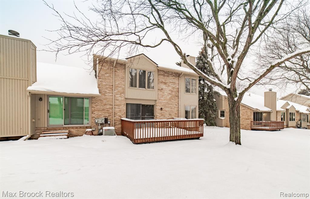 4045 FOXPOINTE Drive, West Bloomfield, MI 48323 — Photo 7