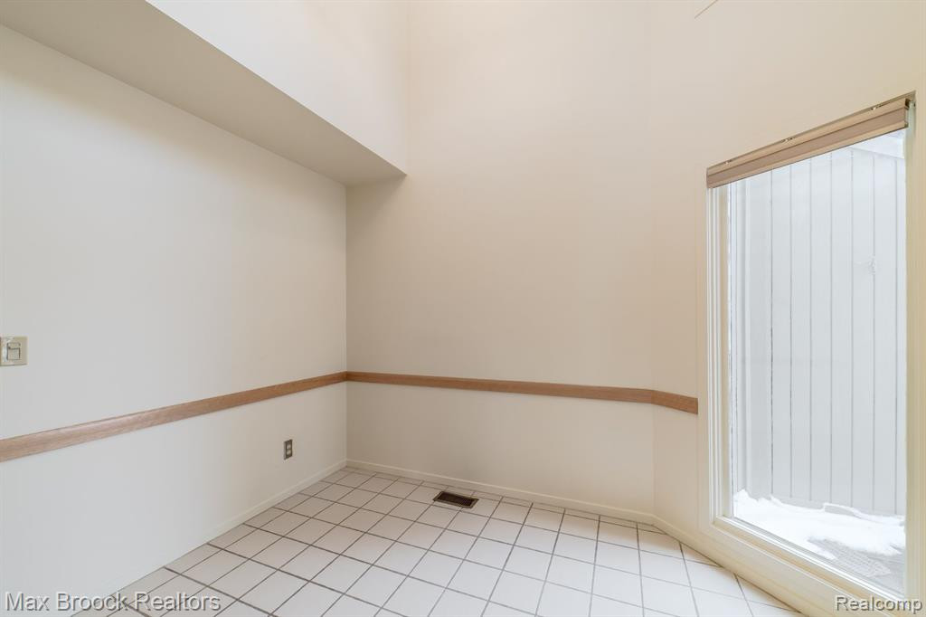 4045 FOXPOINTE Drive, West Bloomfield, MI 48323 — Photo 12