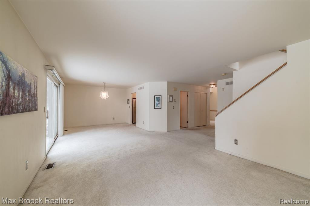 4045 FOXPOINTE Drive, West Bloomfield, MI 48323 — Photo 13