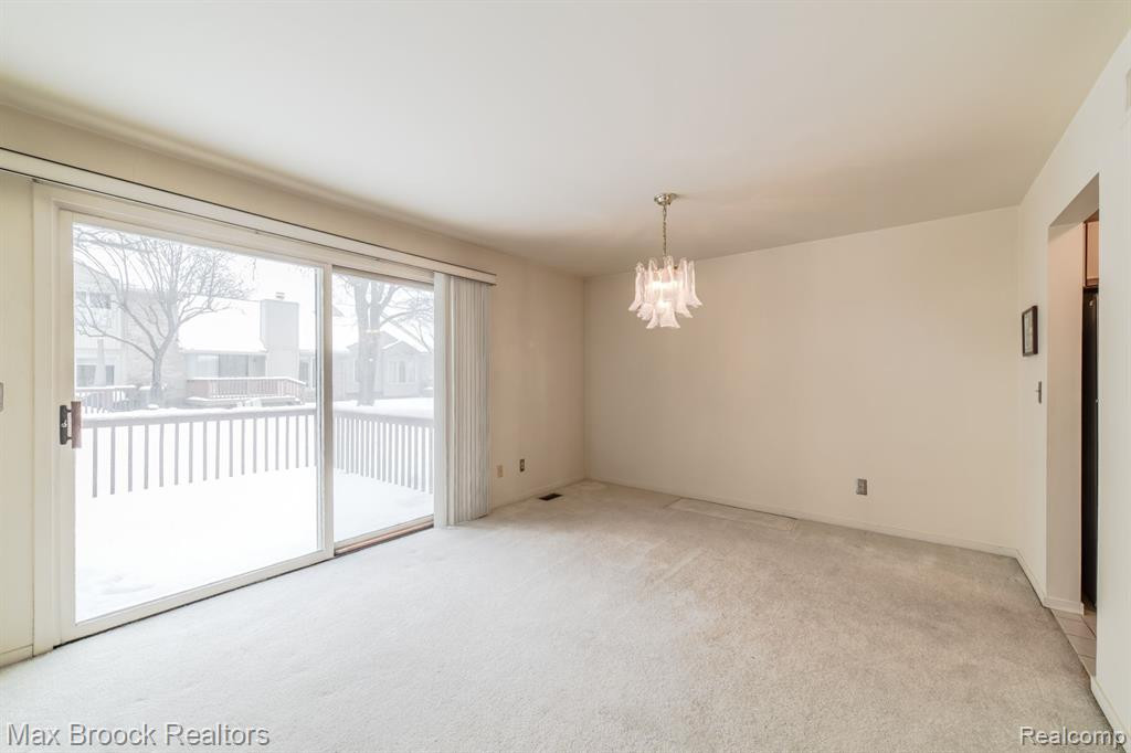 4045 FOXPOINTE Drive, West Bloomfield, MI 48323 — Photo 14