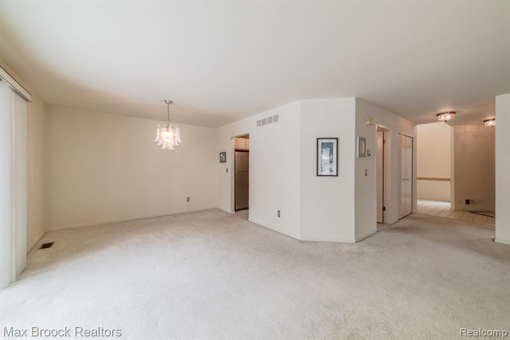 4045 FOXPOINTE Drive, West Bloomfield, MI 48323 — Photo 15