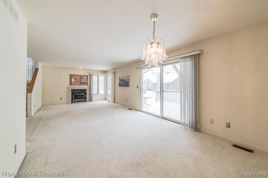 4045 FOXPOINTE Drive, West Bloomfield, MI 48323 — Photo 17