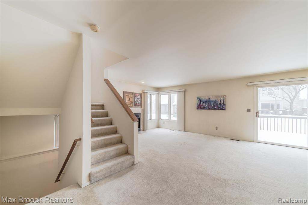 4045 FOXPOINTE Drive, West Bloomfield, MI 48323 — Photo 19