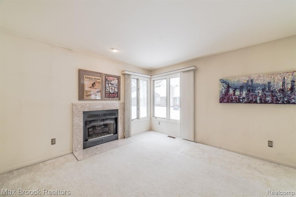 4045 FOXPOINTE Drive, West Bloomfield, MI 48323 — Photo 21