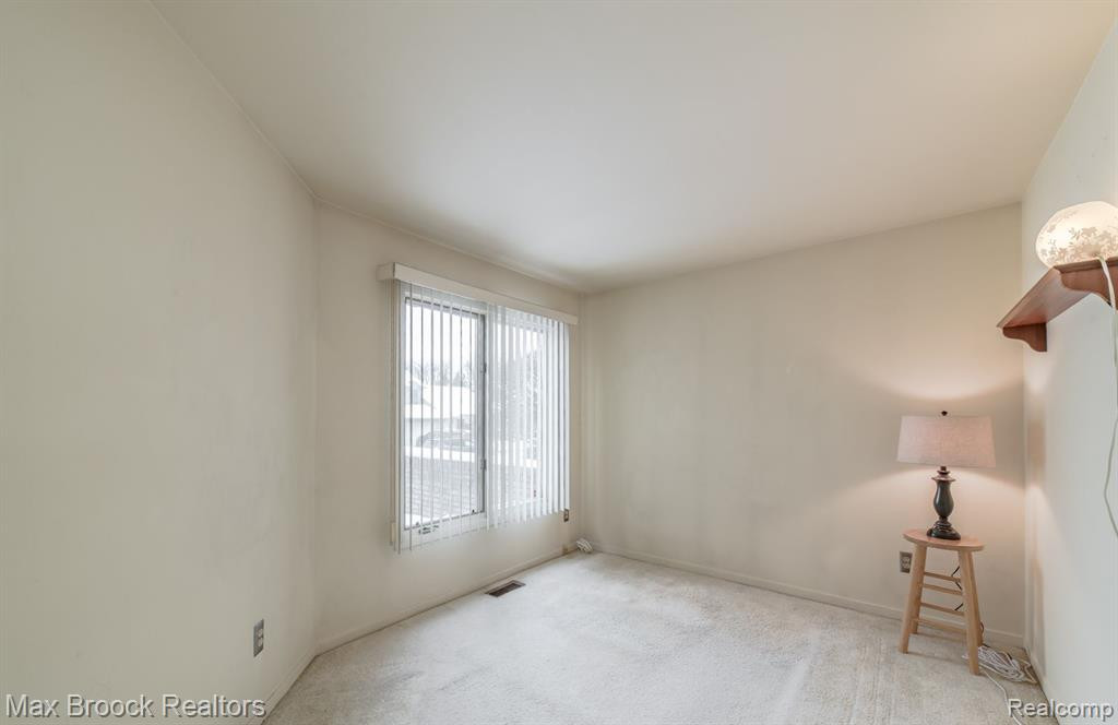 4045 FOXPOINTE Drive, West Bloomfield, MI 48323 — Photo 28