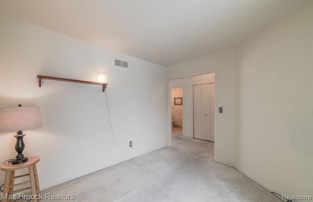 4045 FOXPOINTE Drive, West Bloomfield, MI 48323 — Photo 29