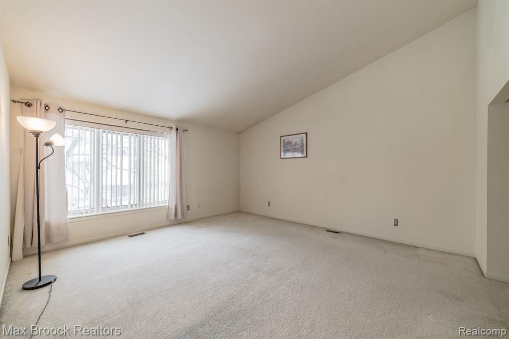 4045 FOXPOINTE Drive, West Bloomfield, MI 48323 — Photo 34