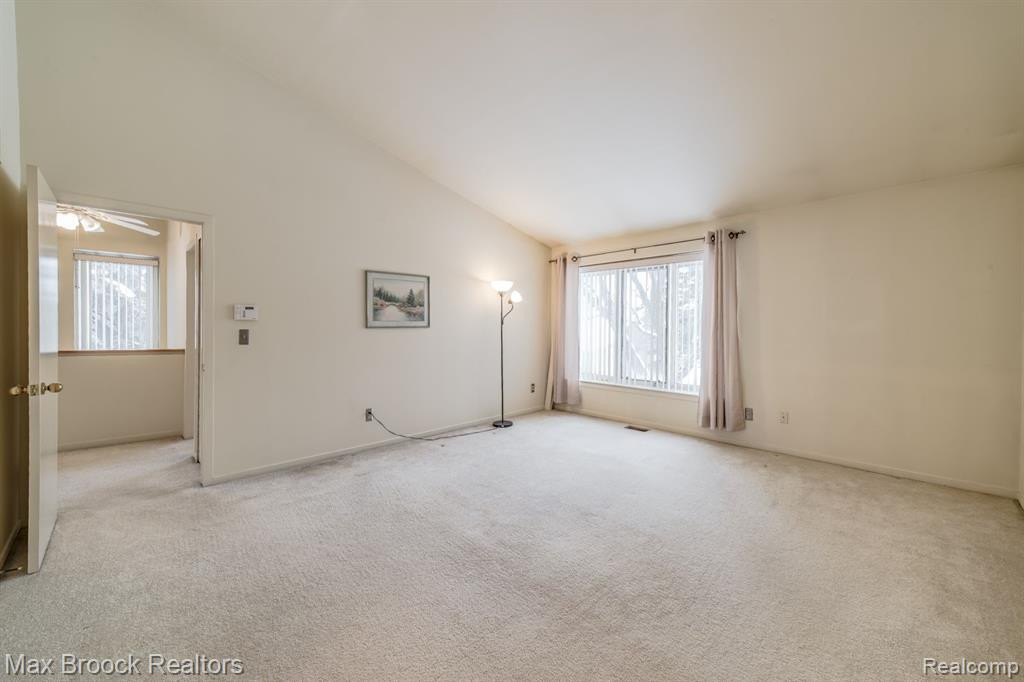 4045 FOXPOINTE Drive, West Bloomfield, MI 48323 — Photo 35