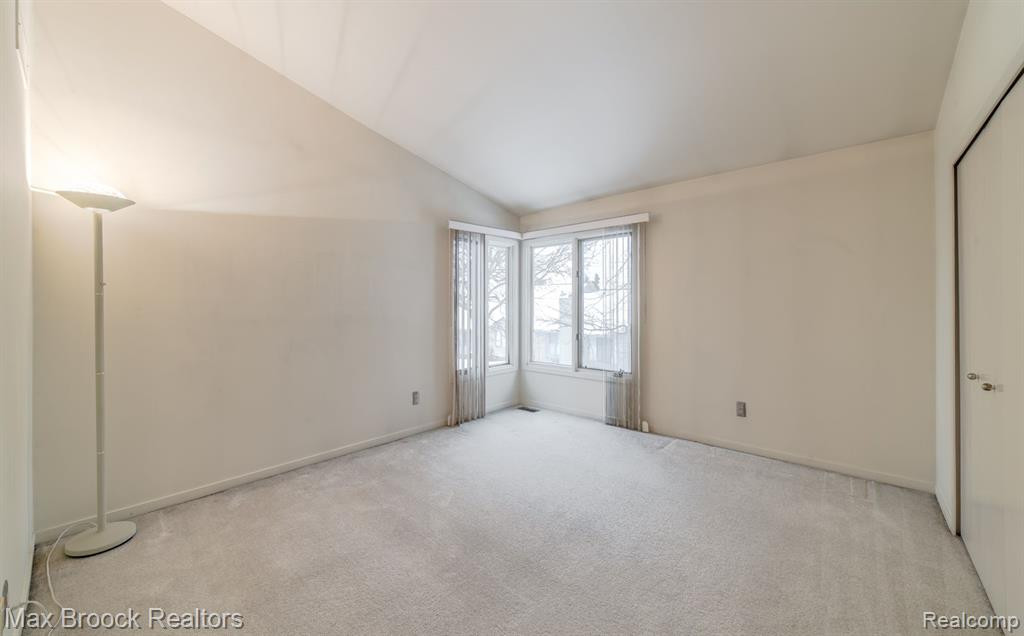 4045 FOXPOINTE Drive, West Bloomfield, MI 48323 — Photo 39