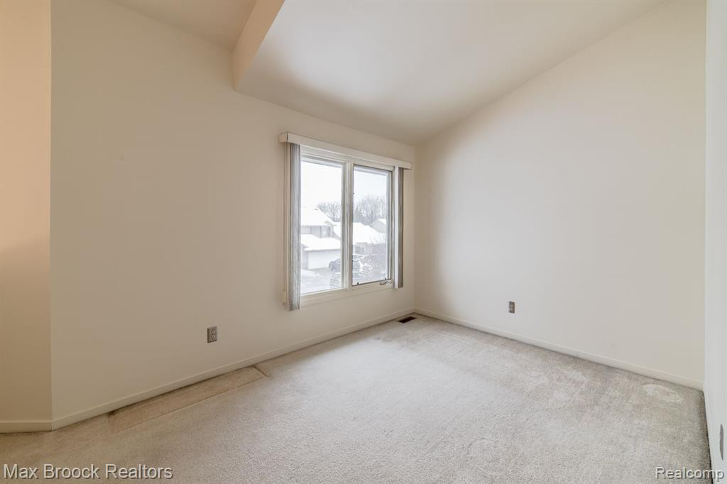 4045 FOXPOINTE Drive, West Bloomfield, MI 48323 — Photo 41