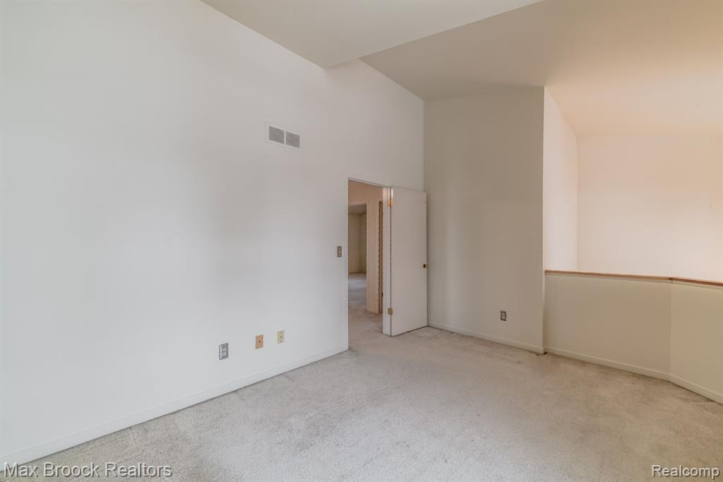 4045 FOXPOINTE Drive, West Bloomfield, MI 48323 — Photo 42