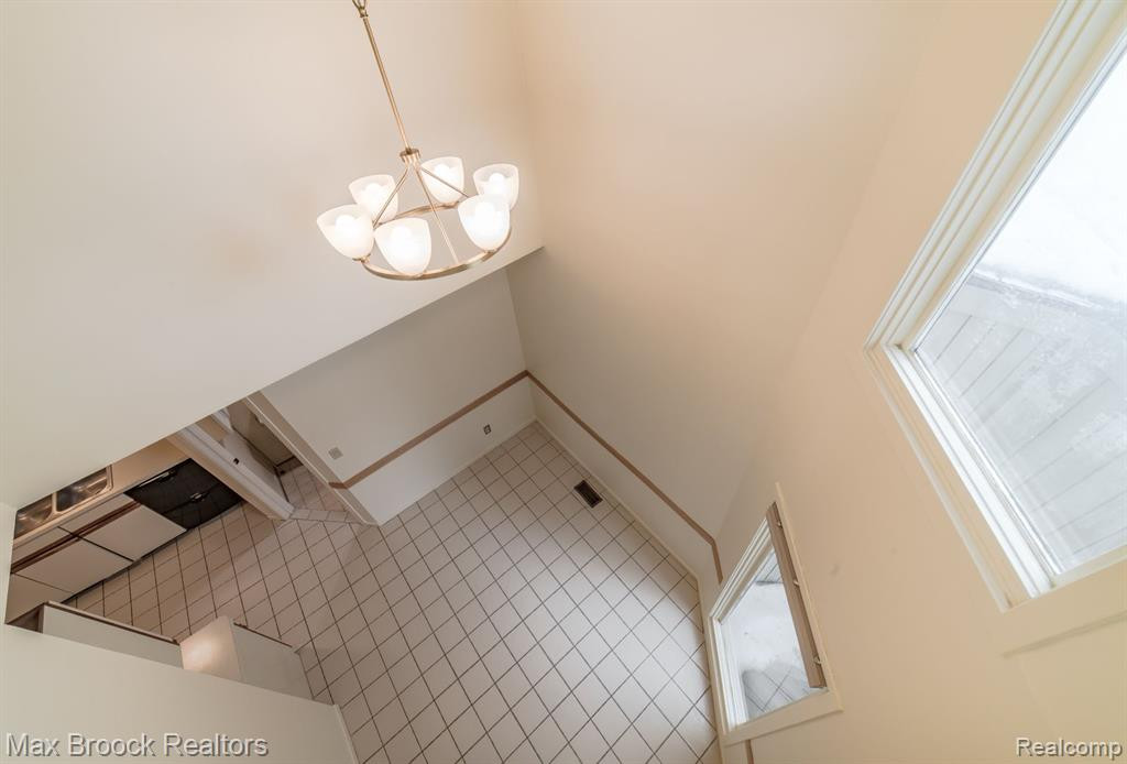 4045 FOXPOINTE Drive, West Bloomfield, MI 48323 — Photo 43