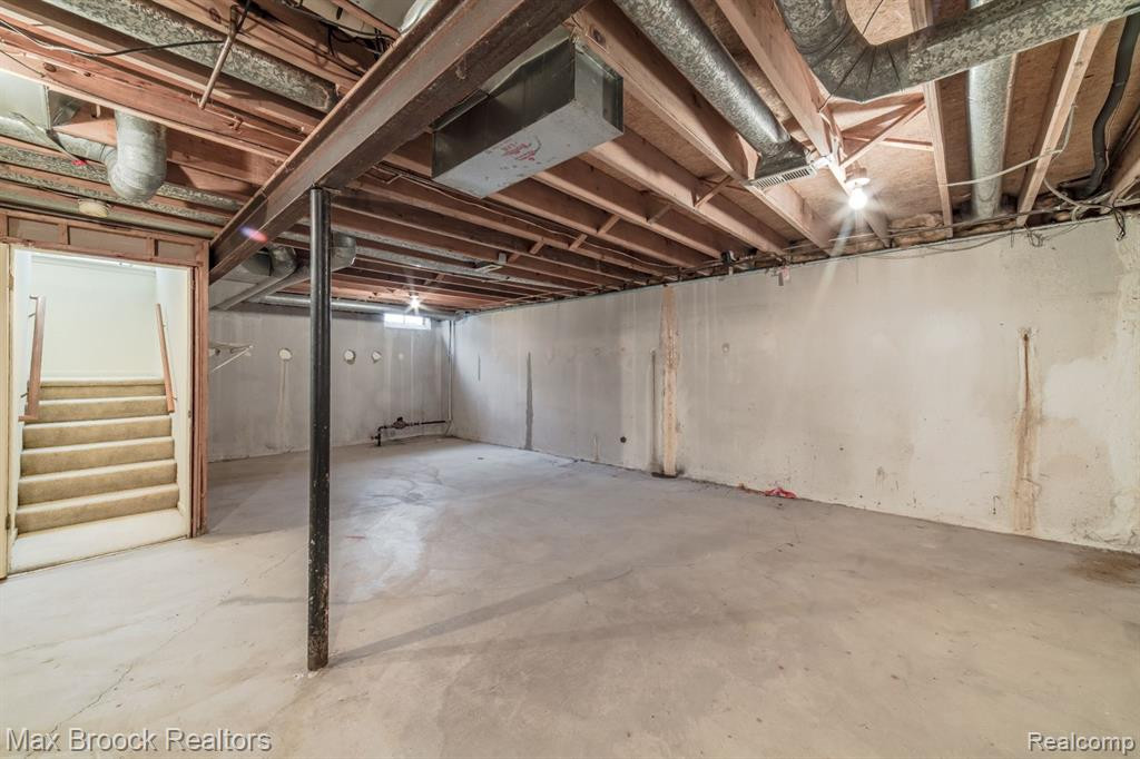 4045 FOXPOINTE Drive, West Bloomfield, MI 48323 — Photo 47