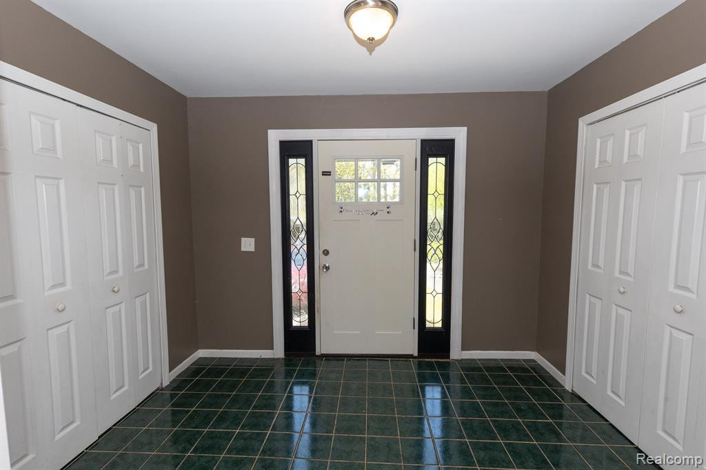 72 N North Shore, Lake Orion, MI 48362 — Photo 4