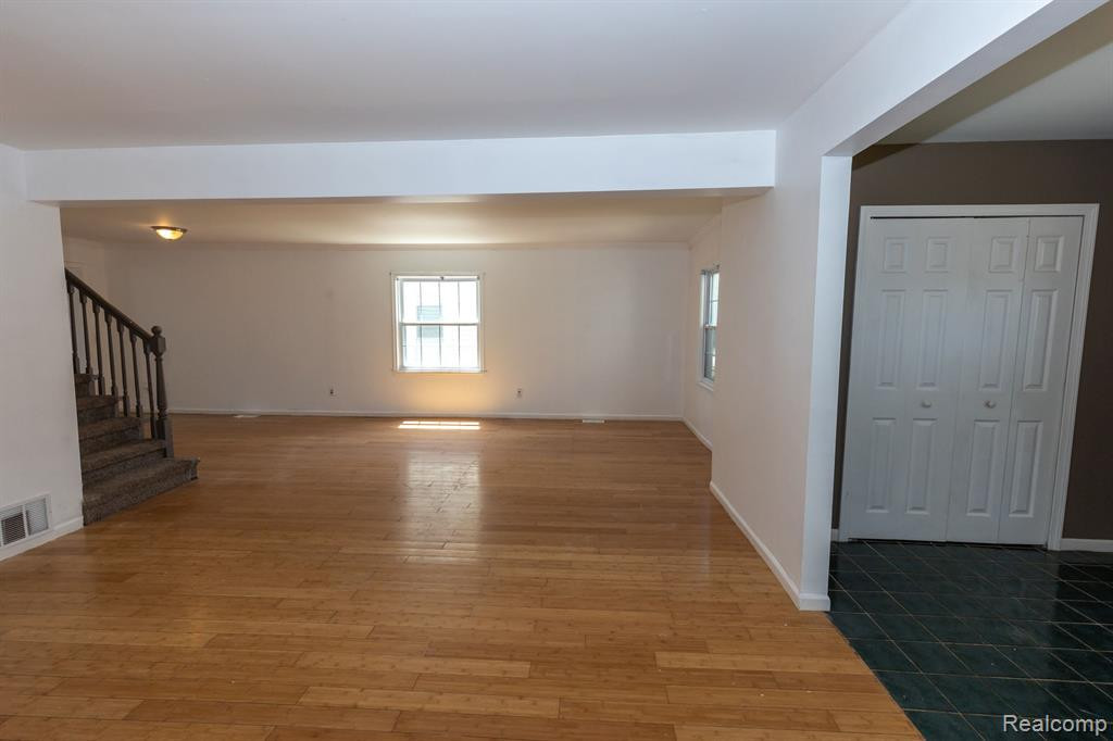 72 N North Shore, Lake Orion, MI 48362 — Photo 6