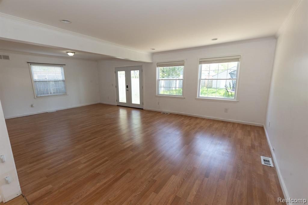 72 N North Shore, Lake Orion, MI 48362 — Photo 10