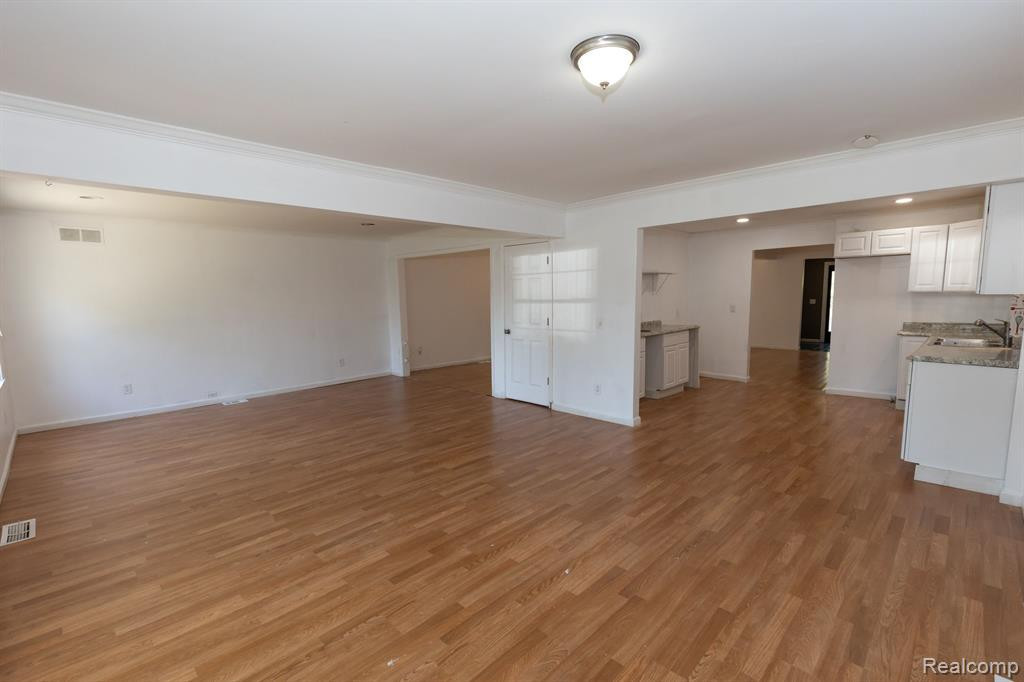 72 N North Shore, Lake Orion, MI 48362 — Photo 11