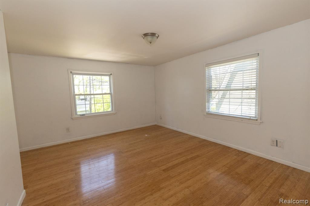 72 N North Shore, Lake Orion, MI 48362 — Photo 23