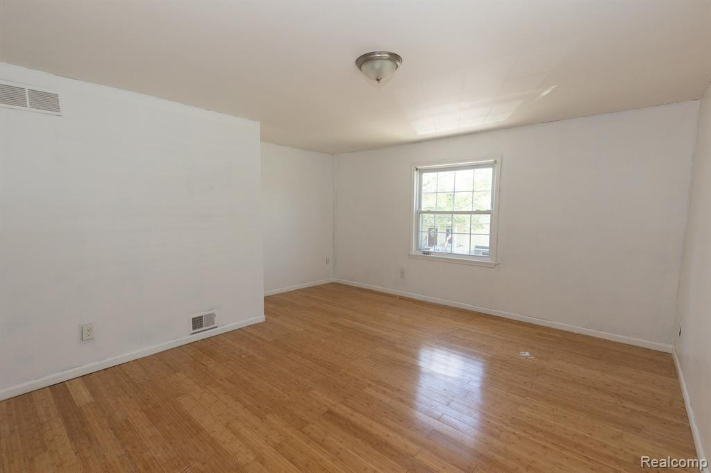 72 N North Shore, Lake Orion, MI 48362 — Photo 24