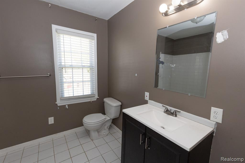 72 N North Shore, Lake Orion, MI 48362 — Photo 25