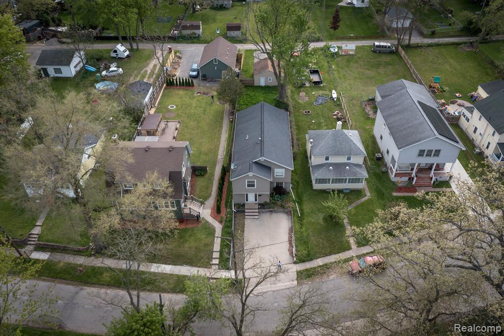 72 N North Shore, Lake Orion, MI 48362 — Photo 27