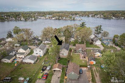 72 N North Shore, Lake Orion, MI 48362 — Photo 28