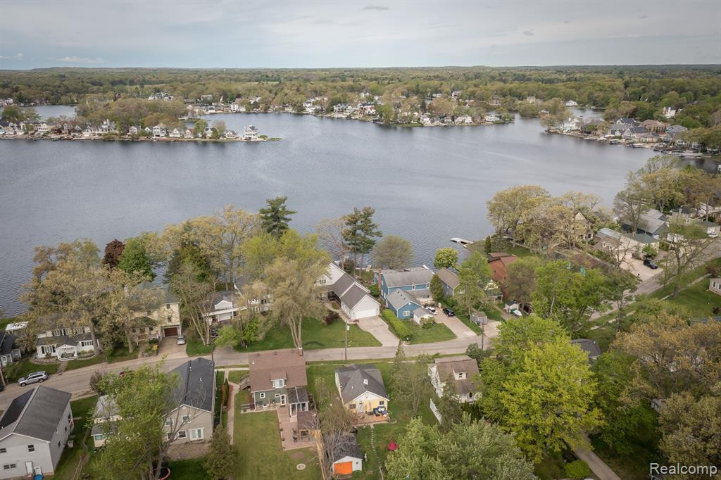 72 N North Shore, Lake Orion, MI 48362 — Photo 29